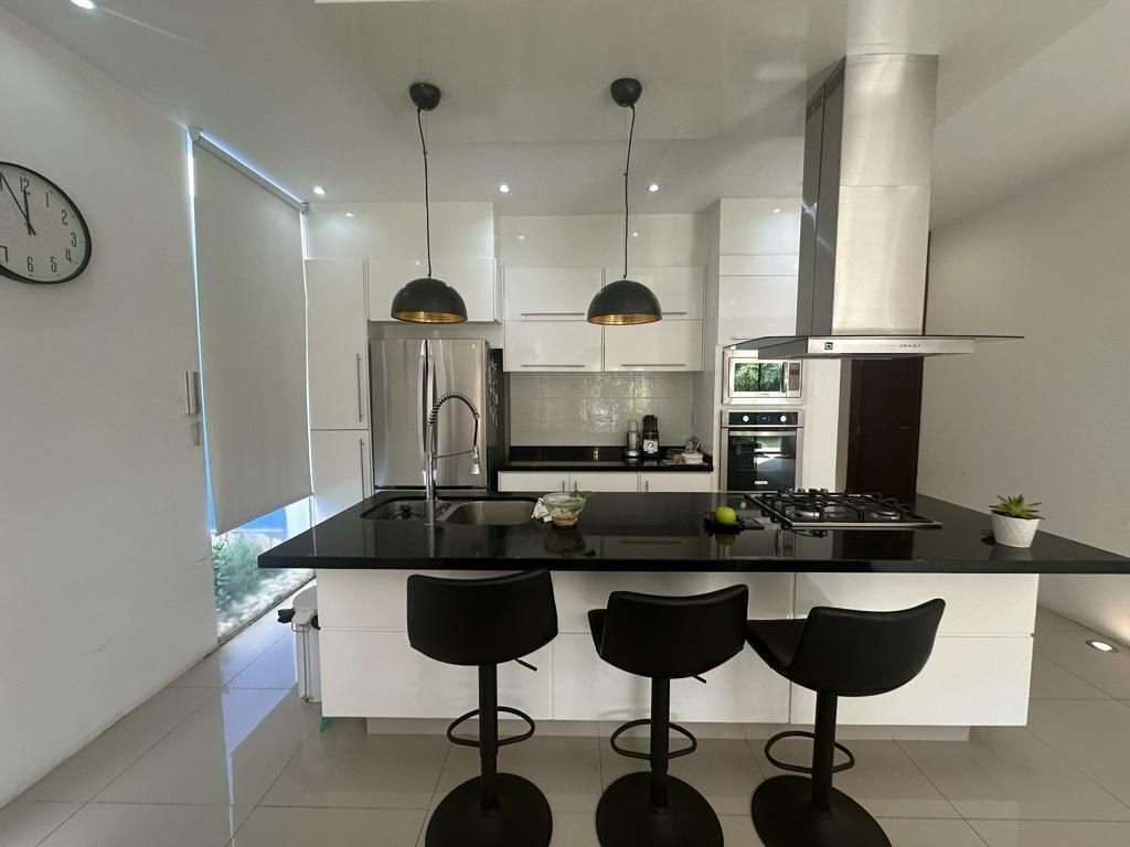 Hermosa Casa Arbolada 1, Bosques de Santa Anita, Tlajomulco de Zúñiga